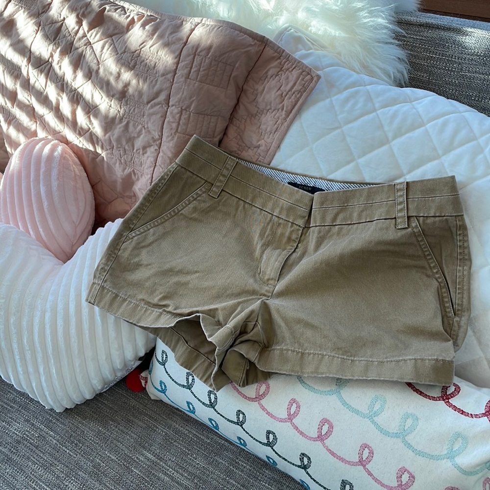 J.Crew chino khaki shorts in 3” length